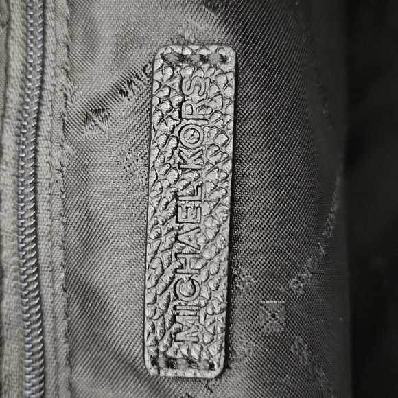 Michael Kors black pebbled leather crossbody bag - Picture 9 of 11